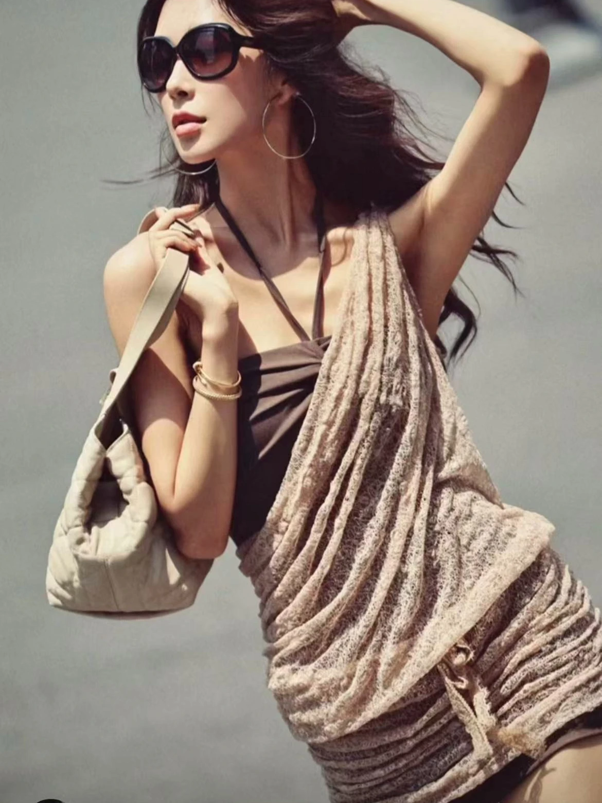 

Комплект из двух предметов в корейском стиле 2026: удобные женские свободные футболки с коротким рукавом и топы с завышенной талией для повседневного модного образа