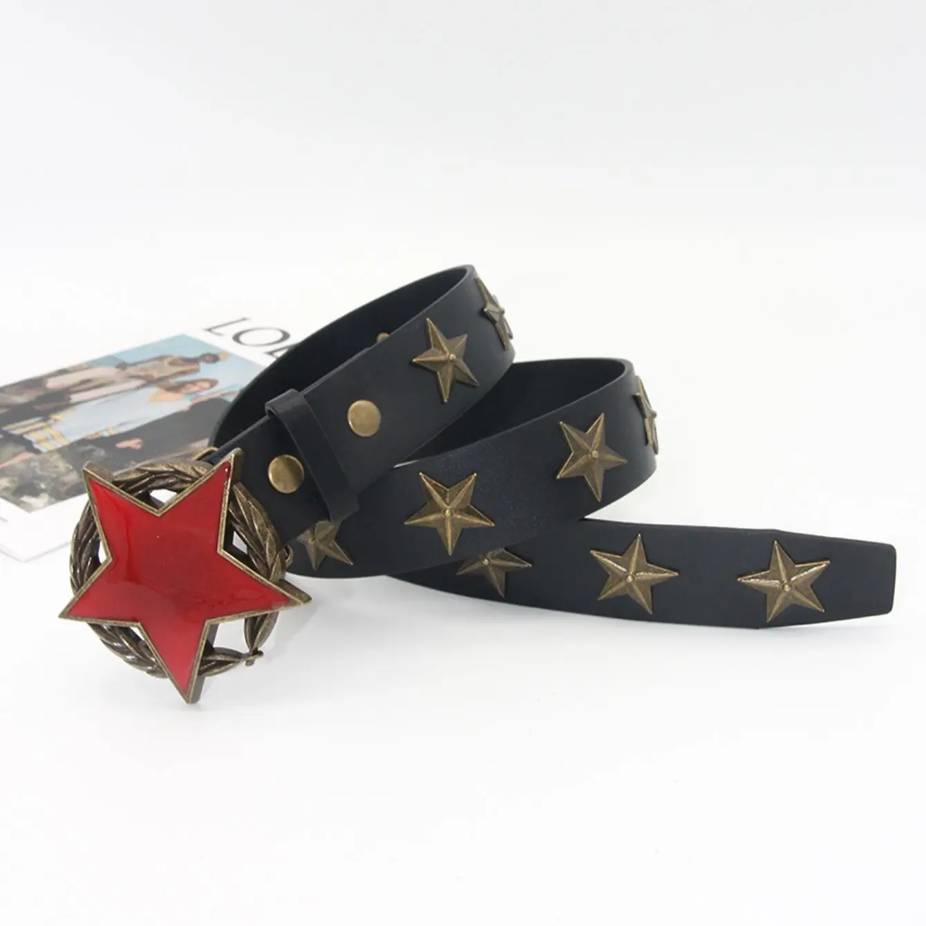

Ремень класса люкс 2026 с металлическими звездами для женщин и мужчин – стиль Y2K, винтажные металлические звезды, высокое качество, модная красная пряжка