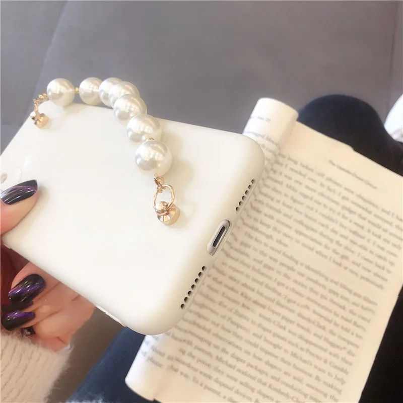 White Pearl bracelet Chain Phone Case For Samsung Galaxy S23 S22 S21 S20 FE Ultra S10 Lite S10E S9 S8 Plus S7Edge Silicone Cover