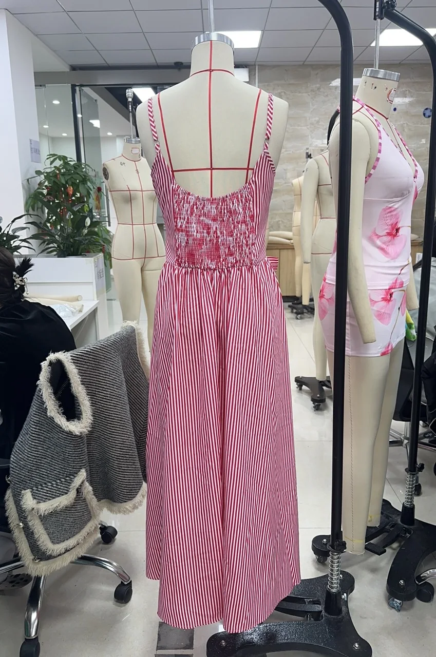 Abito da donna con fiocco in vita, estivo, regolabile, sottile, con spalline sottili, strisce smockate/puntini, stampa fluida, abito lungo a trapezio