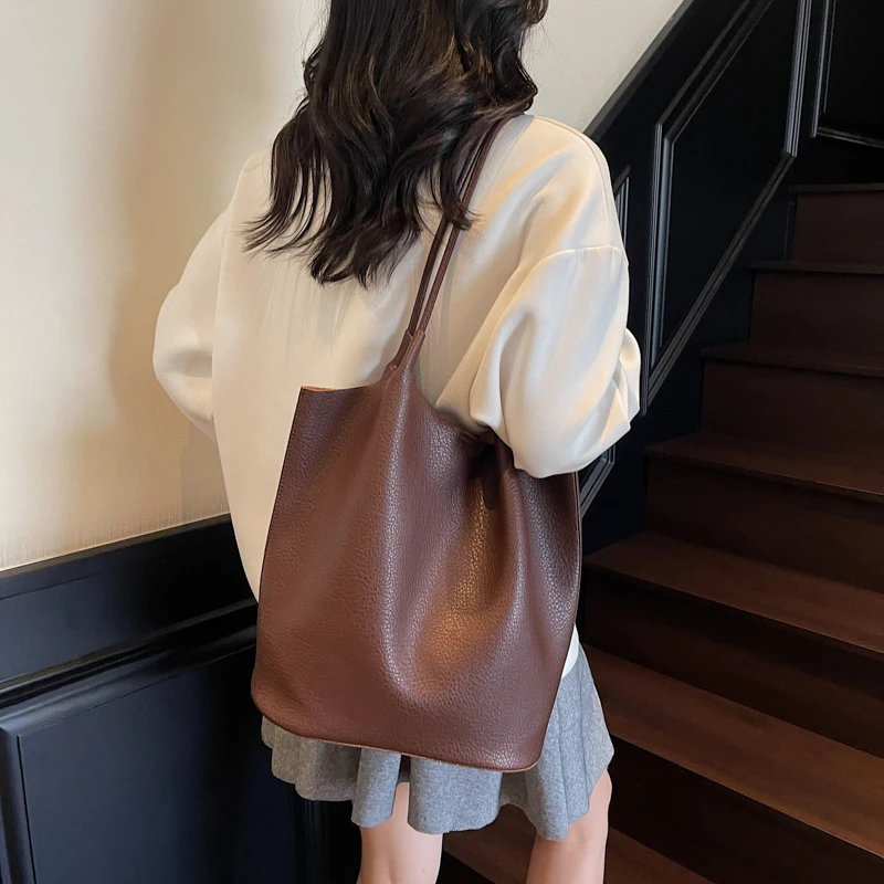

High-End Fashion Solid Color Diaper Bags For Women Parisian Inspired Crossbody Bag Luxury Commuter Bag Vintage Simple Messenger