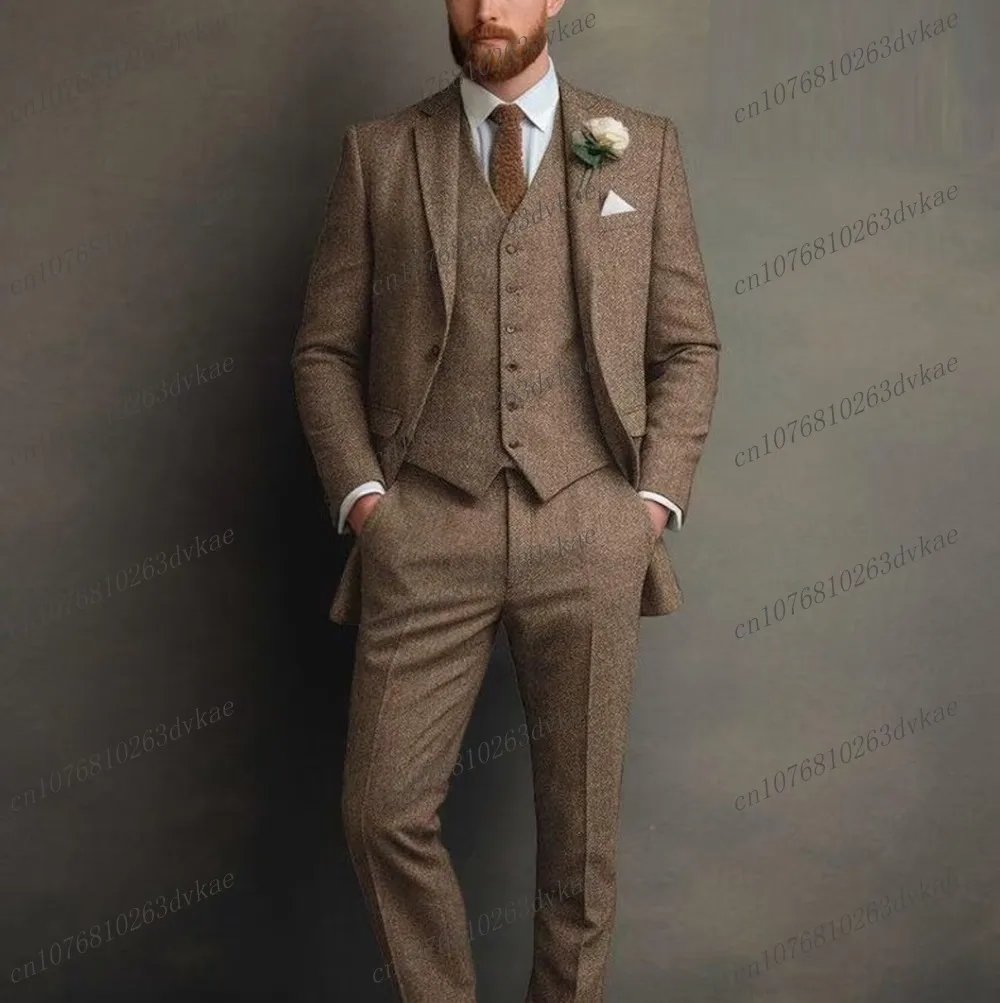

Новый шерстяной коричневый мужской костюм для торжественных случаев, жениха, жениха, свадебной вечеринки, выпускного вечера, деловые мужские смокинги, комплект из 3 предметов, пиджак, жилет, брюки