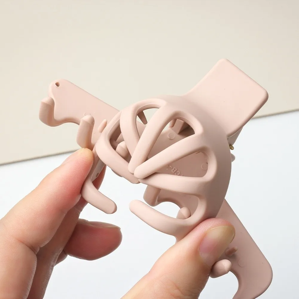 

Safe Silicone Shark Clip Korean Style Square Elastic Plastic Hair Claw Creative Waterproof Straight Line Shaped Hair Claw Girls