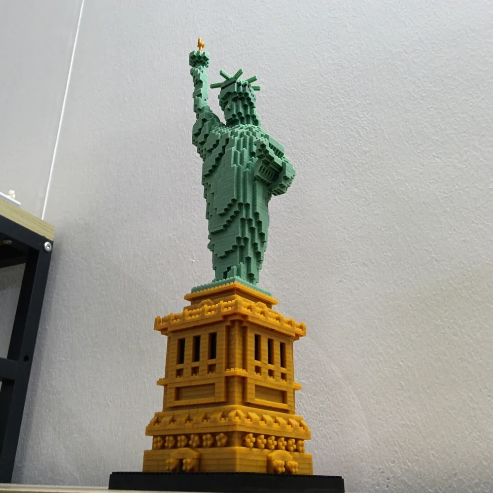 Statue of Liberty Micro Mini Building Blocks Model Decoration Toy Perfect for Adult and Gift Lovers Seeking a Creative Challenge