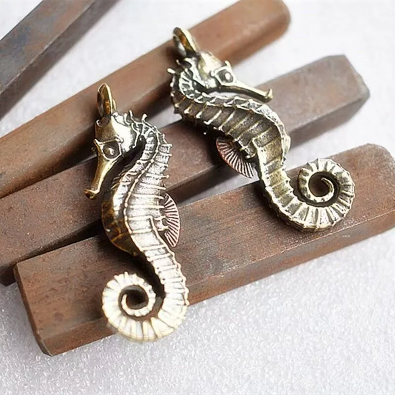 1PCS Vintage Brass Brass Seahorse Statue Key Chain Pendant Fashion Car Key Ring Bag Hanging Exquisite Handicrafts Souvenir Gift