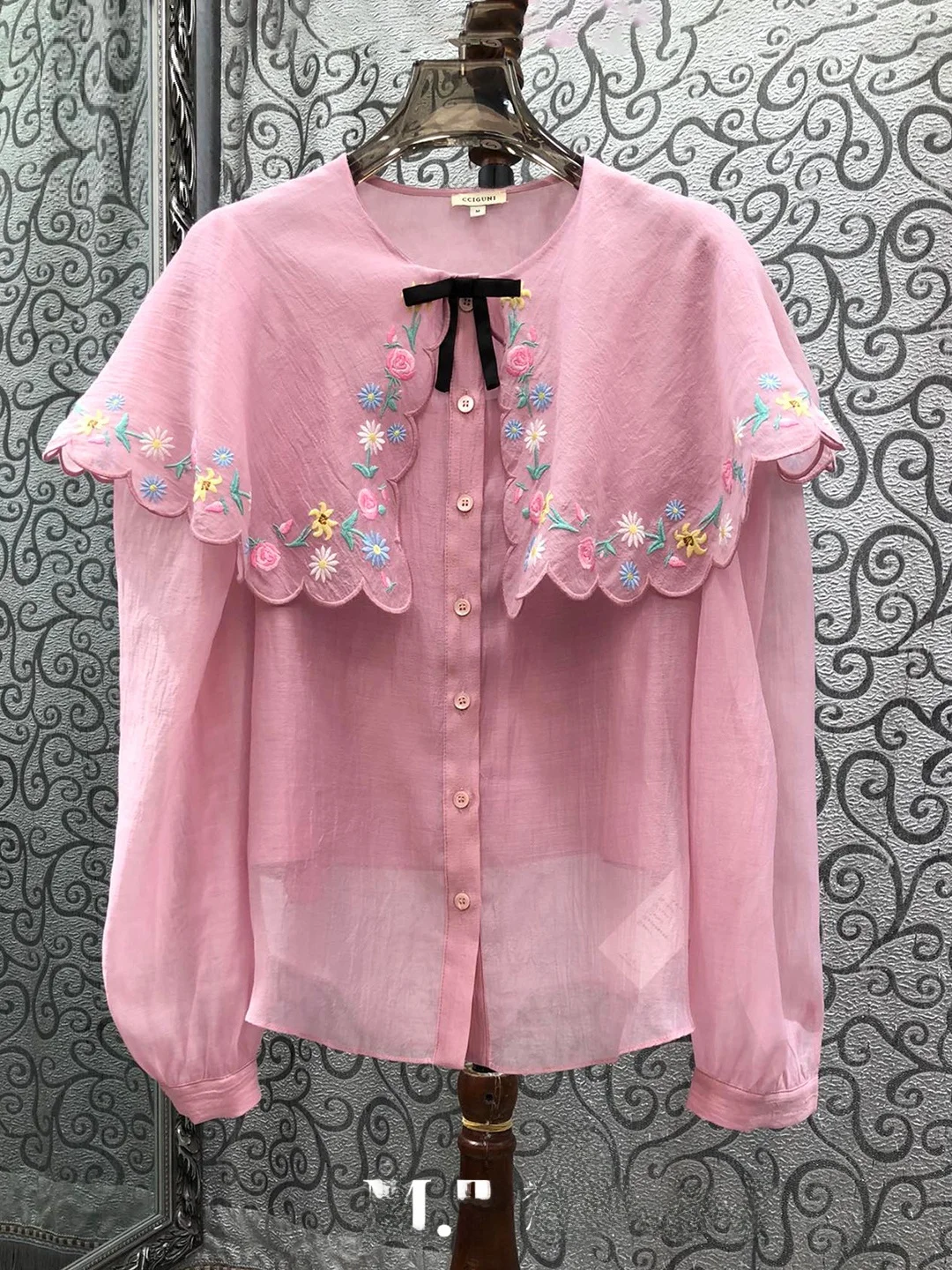 

Блузка Milan Small Town High Version в европейском стиле с вышивкой, воротником-рубашкой, прозрачным воротником-хомутом и маленьким узлом