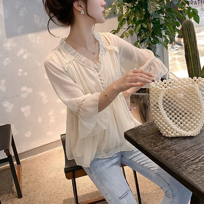 

Шикарная летняя женская шифоновая блузка с коротким рукавом, цветочным кружевом по низу, скрывающая живот, в корейском стиле, с V-образным вырезом и рукавами-колокол