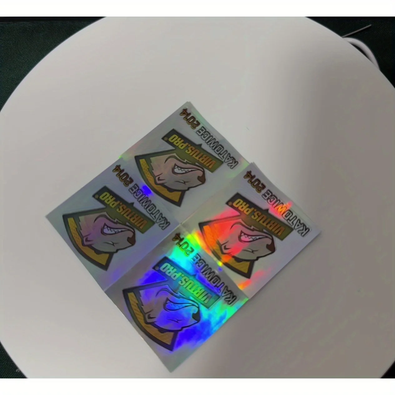 

Наклейки DIY для телефонов, бутылок с водой, ноутбуков и наушников: голографические лазерные стикеры CSGO и CS2