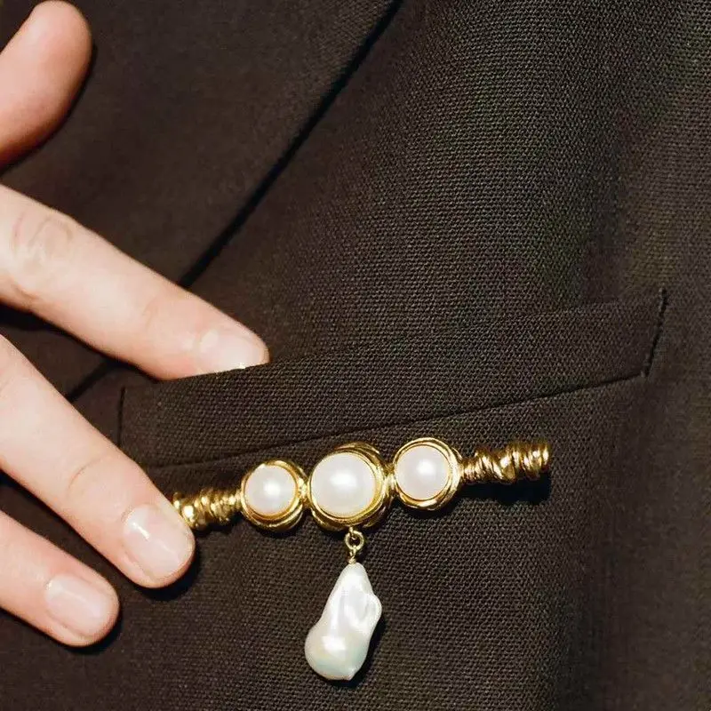 broche-vintage-en-perles-naturelles-accessoire-de-mode-baroque-haut-de-gamme-pour-femmes-design-elegant-et-classique-pour-les-occasions-speciales