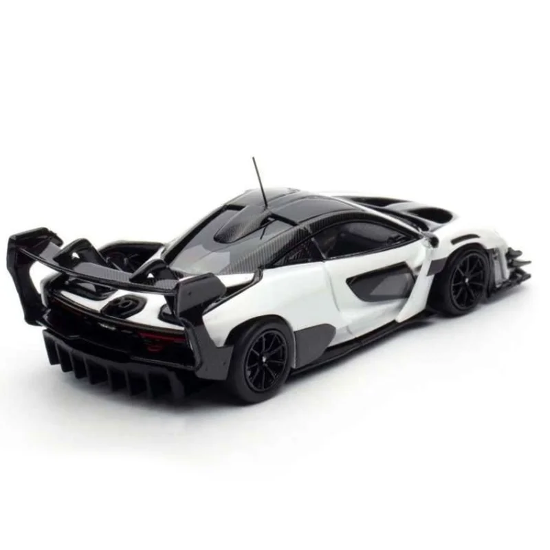 LCD 1:64 Modello di auto Senna Bianco e nero Doppia fila Ornamento in lega Malesia Mostra Veicolo in edizione limitata