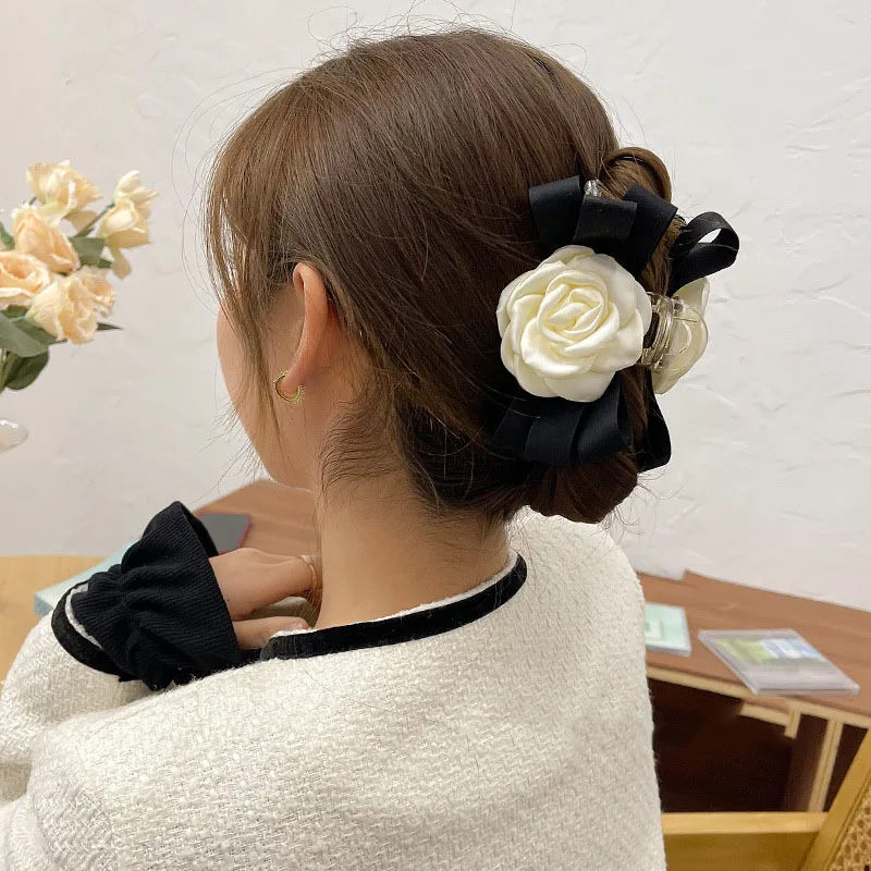 New Elegant Satin White Camellia Flower Women Fashion Hair Accessories Claws Headdress Hair Crabs Wholesale 2023 New Design Clip