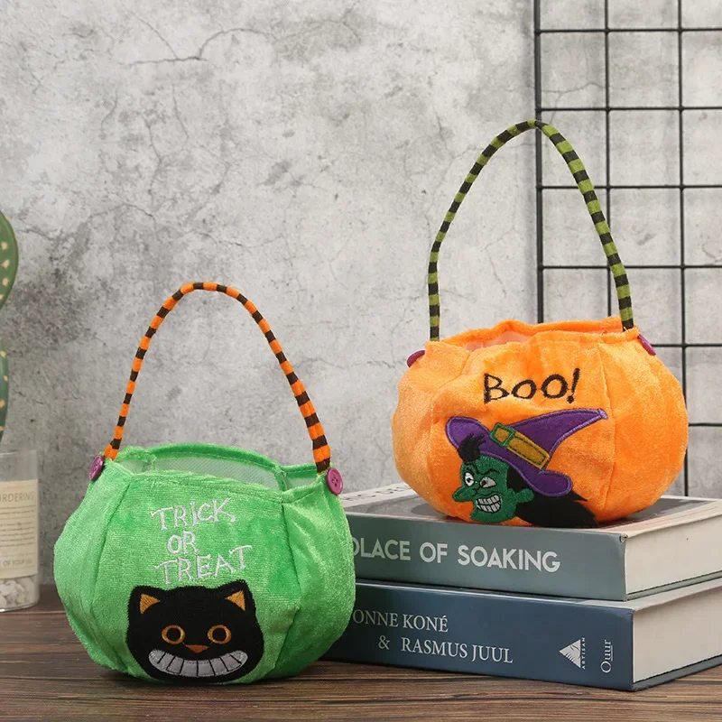 Pumpkin Candy Bag Halloween Bat Velvet Gift Bag for Kids Trick or Treat Storage Handbag for Boys Girls Festival Party Decoration