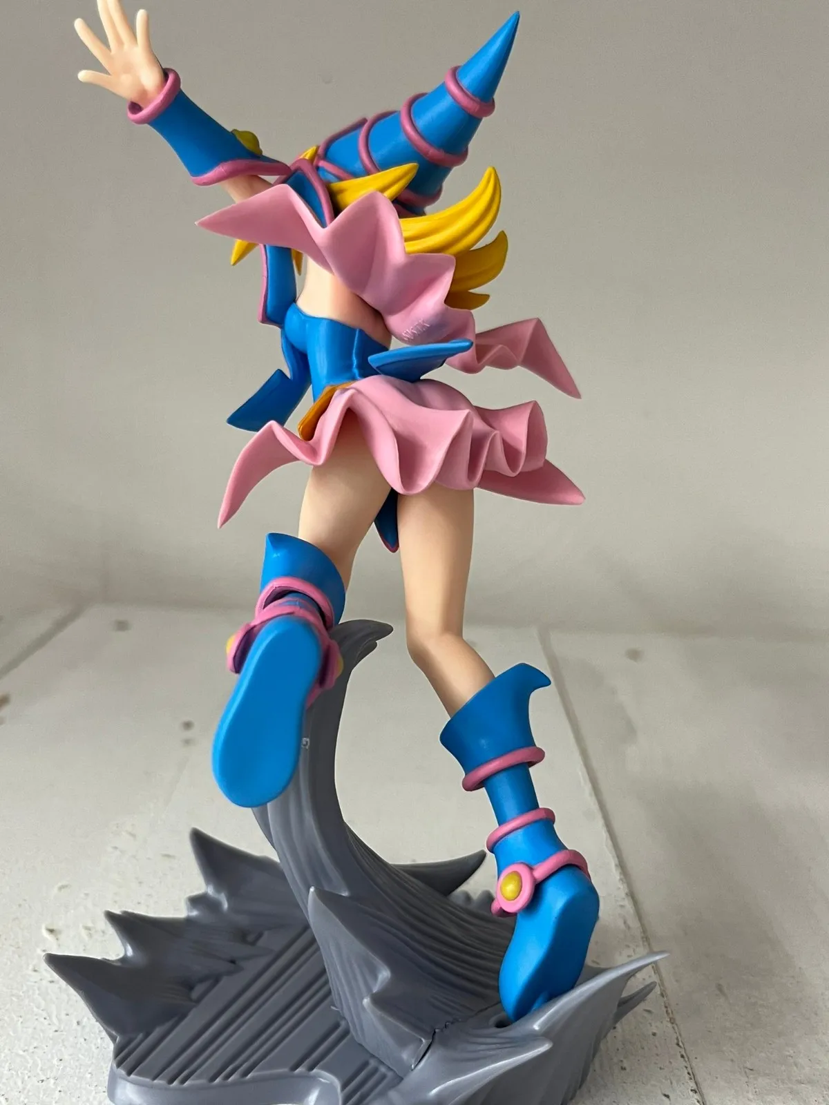 20CM バンダイ アニメゲーム遊☆戯☆王！ デュエルモンスターズ Atem フィギュアバトルライトシリーズダークマジシャンガール模型玩具人形アクションフィギュア
