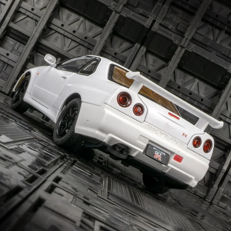 1:24 Nissan GT-R R34 Skyline modelo de carro em liga metálica, portas e capô do motor, porta-malas pode ser aberto, brinquedos para meninos