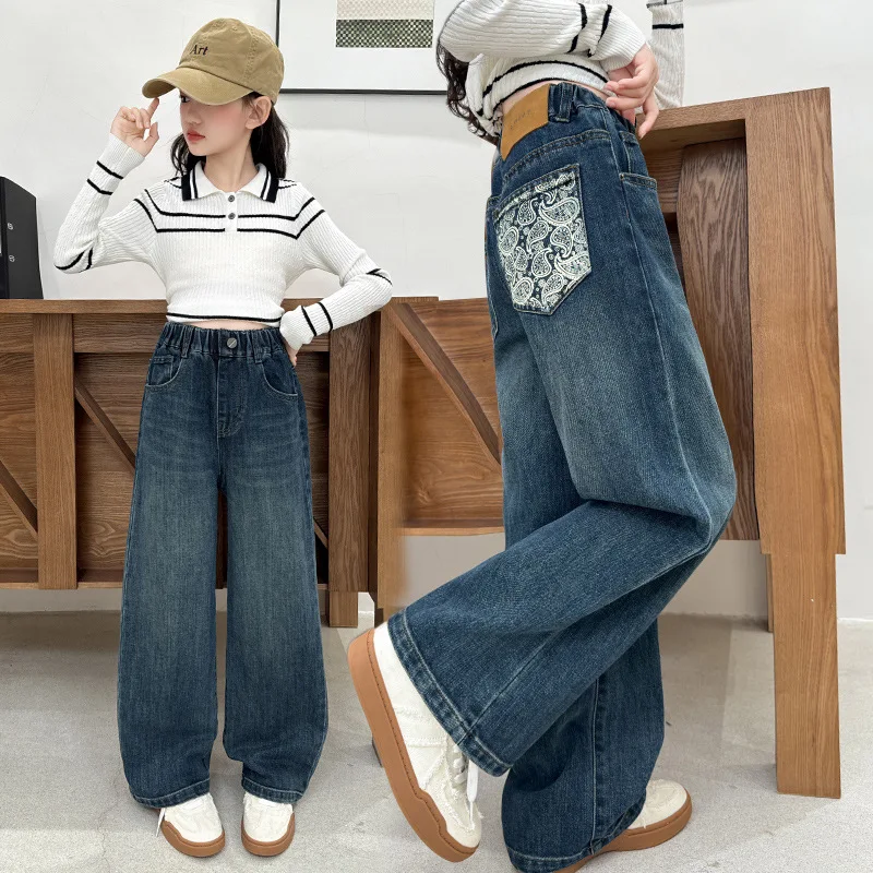 

Модные джинсы для девочек, весна-осень 2023, новые брюки, детские широкие свободные прямые джинсовые брюки с задним карманом и принтом