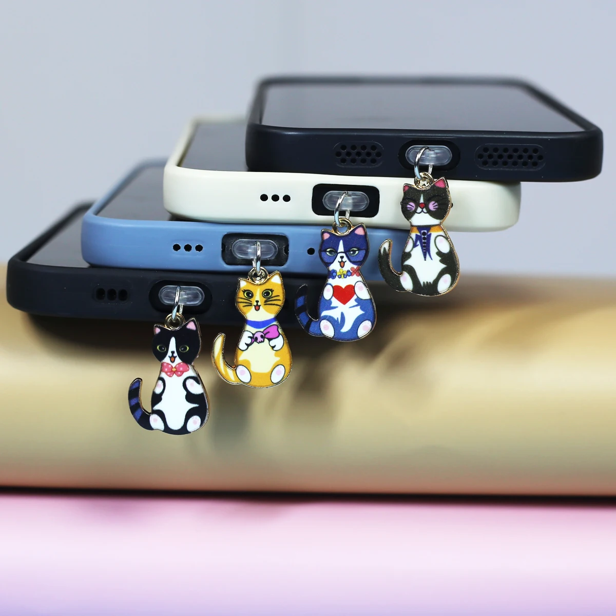 Mobile Phone Dust Plug Four Color Cat Love Kitten Tie Bow Tie Cat Pendant Mobile Phone Accessories For Iphone Type-C Port