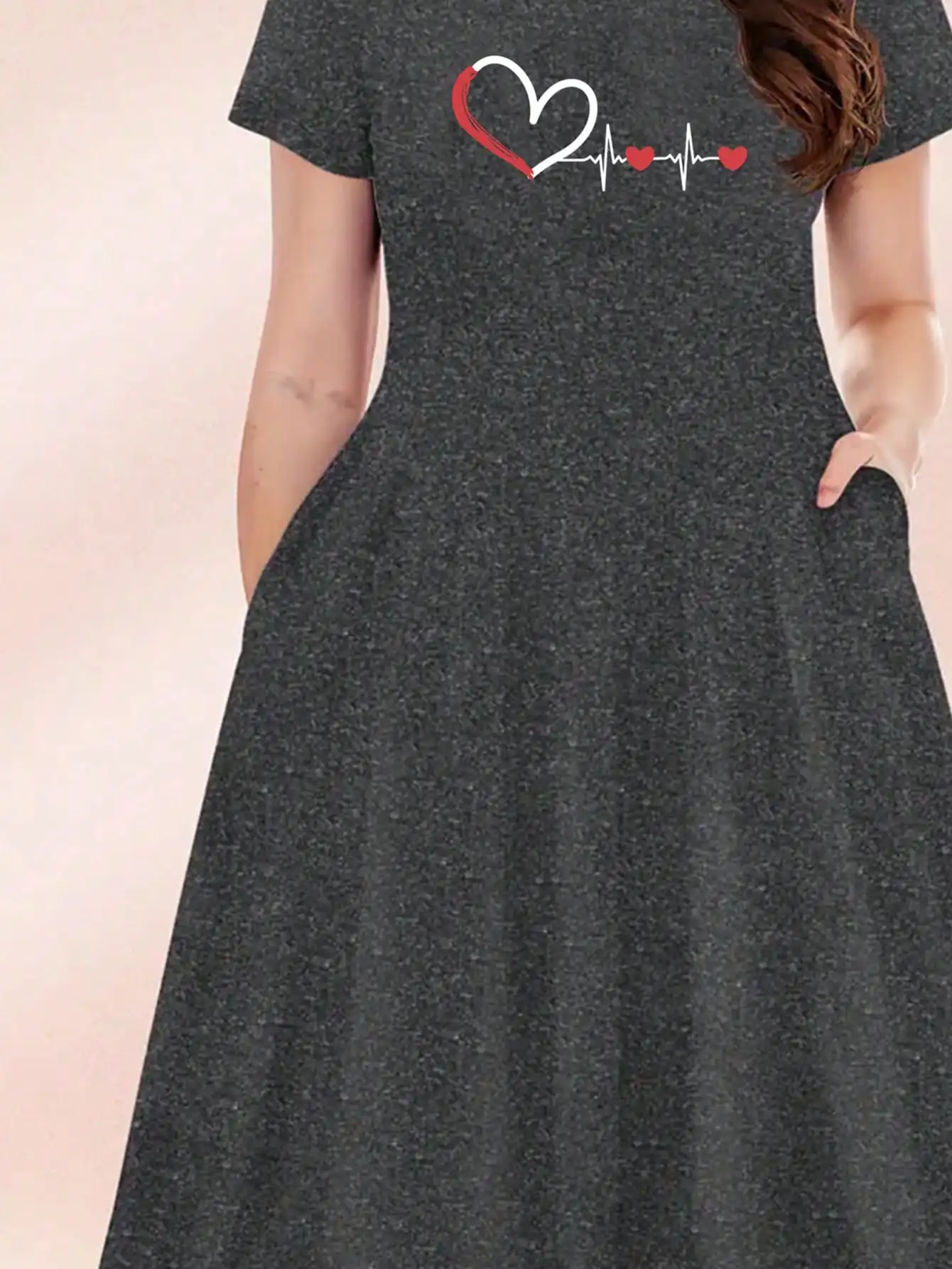 2026 Damen Vier-Jahreszeiten-Kleid mit 'Liebe auf den ersten Blick' und 'Herzschlag'-Aufdruck, Lässiges Loses Schwarzes Kurzarm-Kleid mit Großem Kurzem Rock – Detail 9