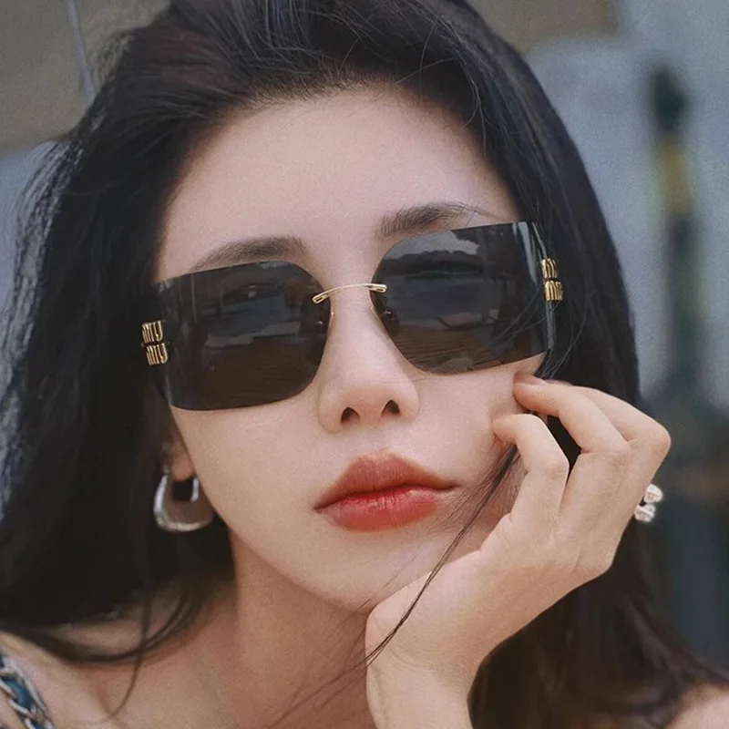 

Retro American Square Frame Curved Personalized Letter Decorated Sunglasses