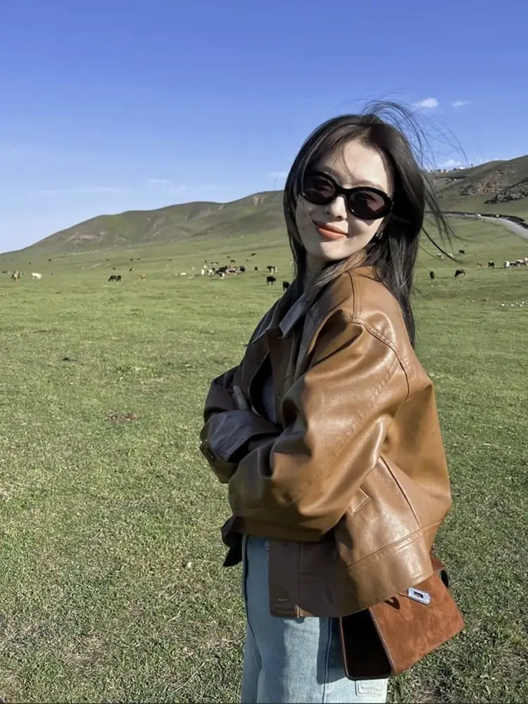 Marrom curto gola polo jaqueta de couro feminino retro moda motocicleta jaqueta de couro feminino 2025 outono japonês coreano casaco novo