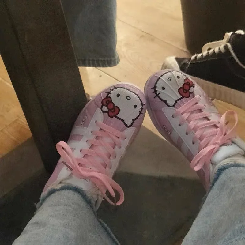 Olá kitty rosa tênis feminino y2k bonito estudante casual lolita sapatos baixo superior versátil estilo universitário skate womenshoes 2025