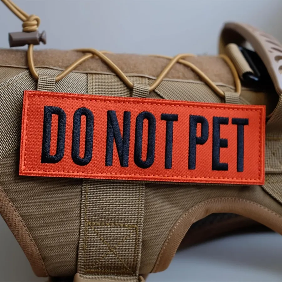 ป้ายปักข้อความห้ามสัมผัสสัตว์เลี้ยง 2 ชิ้น แบบใส พร้อมแถบตีนตุ๊กแก ง่ายต่อการอ่าน สำหรับเสื้อกั๊กสุนัข สายรัดคอ ขนาด 6 x 2 นิ้ว