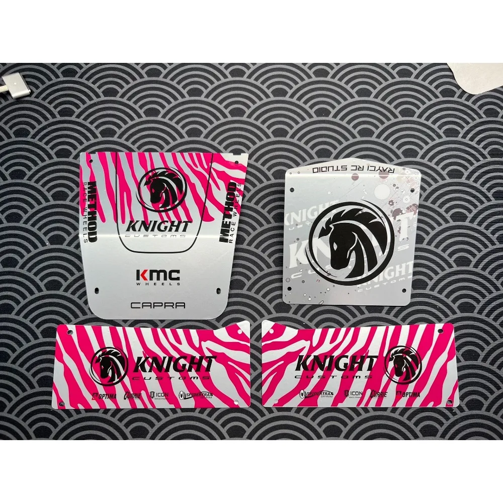 

Корпус из алюминиевого сплава с наклейками для 1/10 RC гусеничного автомобиля AXIAL Capra Goat Knight Livery, окрашенные аксессуары