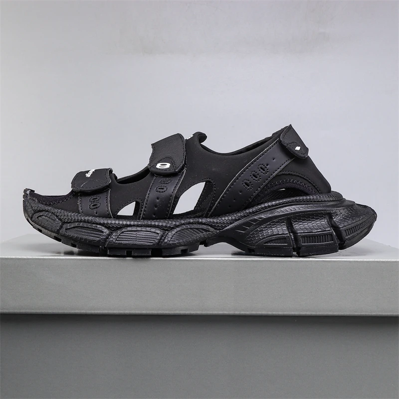 Very popular, fashionable, versatile, comfortable and versatile lightweight sandals, slippers and sneakers