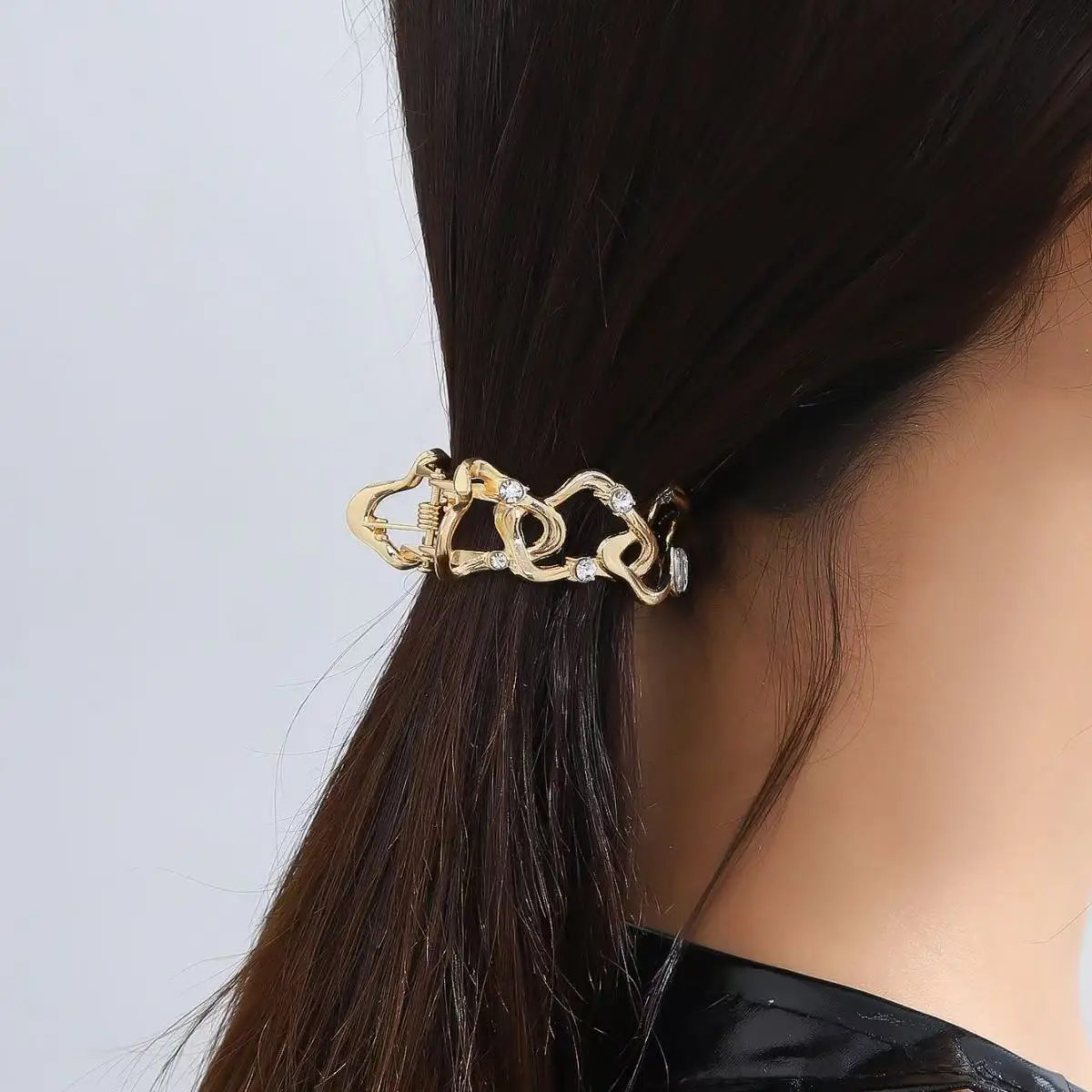 Trendy high ponytail fashion clipper, irregular-shaped hair clip, a powerful tool for fixing the back of the head with feminine