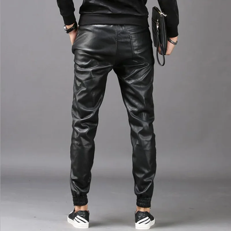 Mode Moto elastische Taille Kunstleder Hosen Männer Jogger Reißverschlusstaschen schwarz Streetwear schlanke Bleistifthose Männer Kleidung ms54124