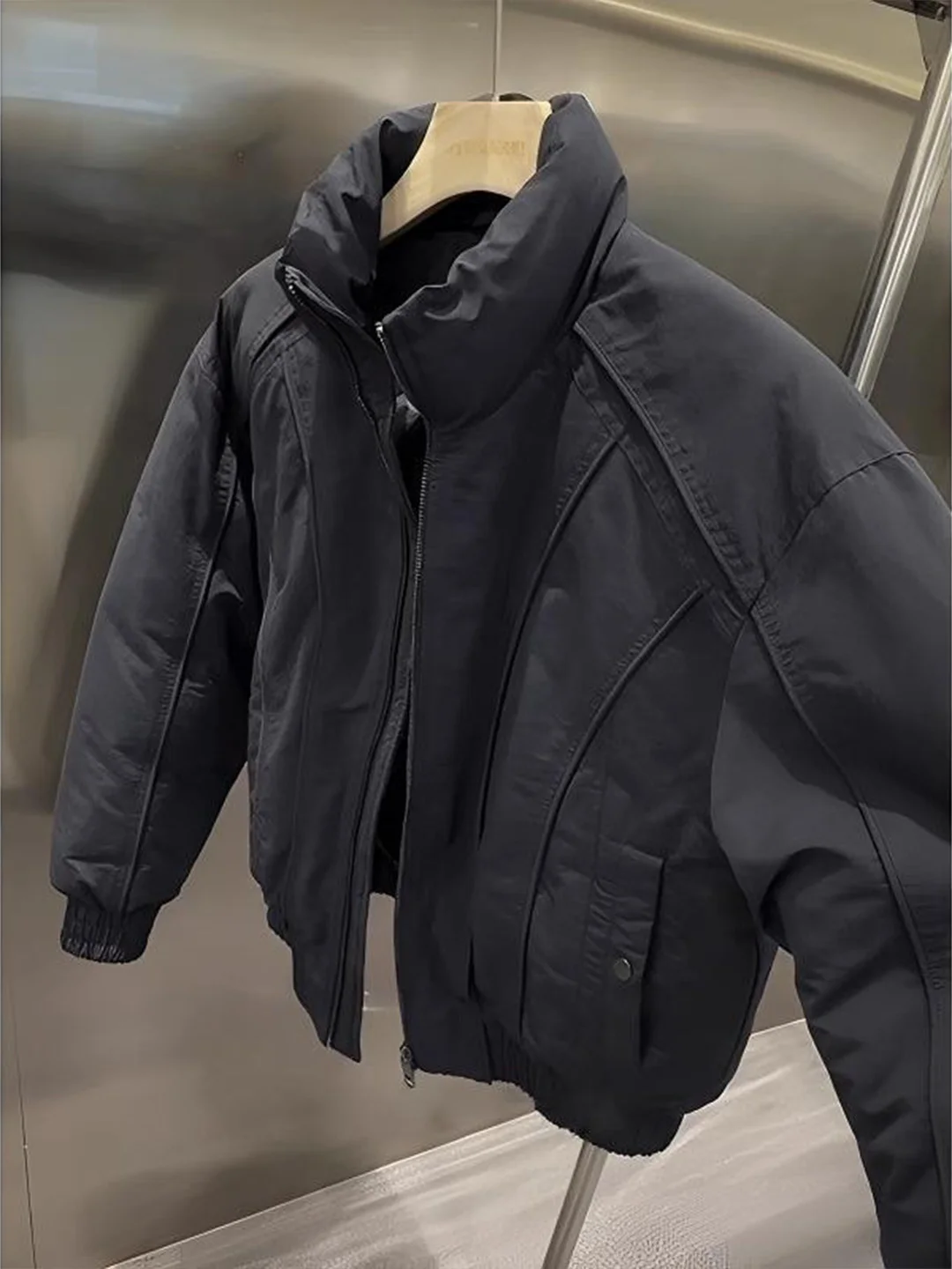 

Мужская зимняя куртка Cleanfit Deconstructed: теплая, с воротником-стойкой, из хлопка, в американском стиле, для повседневной носки