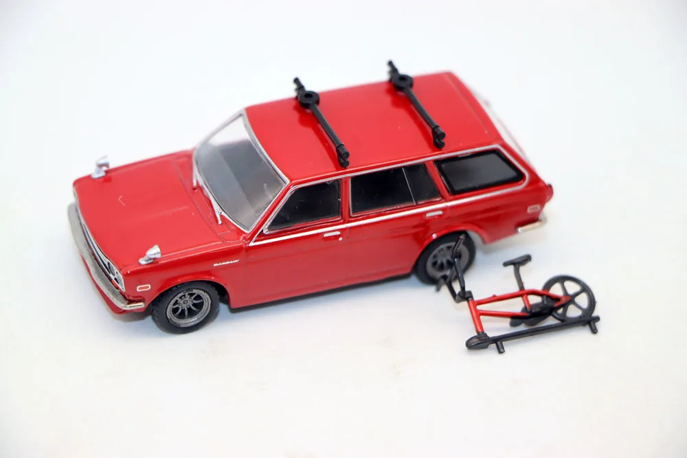 Nieuwe TW 1:64 Datsun Bluebird 510 Wagon met Fiets Diecast Legering Speelgoed Auto Simulatie Model Voor Collection gift