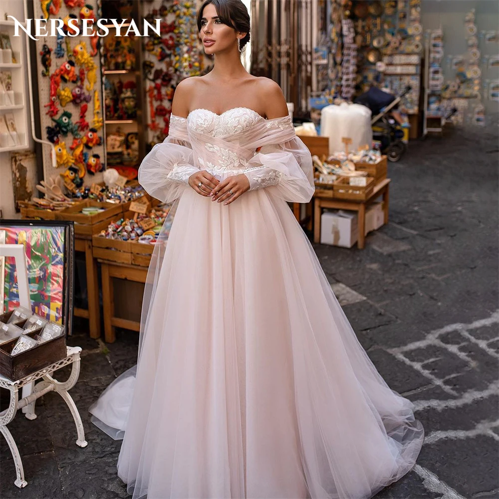 

Nersesyan Blush Pink Lace Wedding Dresses Boho A-Line Off Shoulder Appliques Bridal Gowns Backless Puff Sleeves Bride Dress 2024