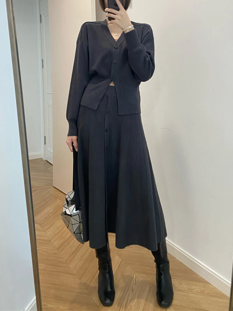 FANAN Set Rajutan Fashion 2 Potong Untuk Wanita Atasan V-Neck Kancing Tunggal + Rok A-line Pinggang Tinggi Wanita Musim Gugur 2025 Terbaru