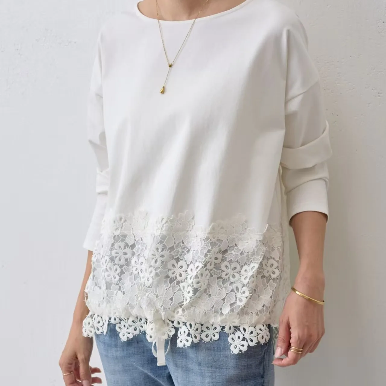 

Свободная женская толстовка с длинным рукавом, круглым вырезом, кружевной вышивкой по низу, в японском стиле, новинка весны, повседневная, удобная рубашка