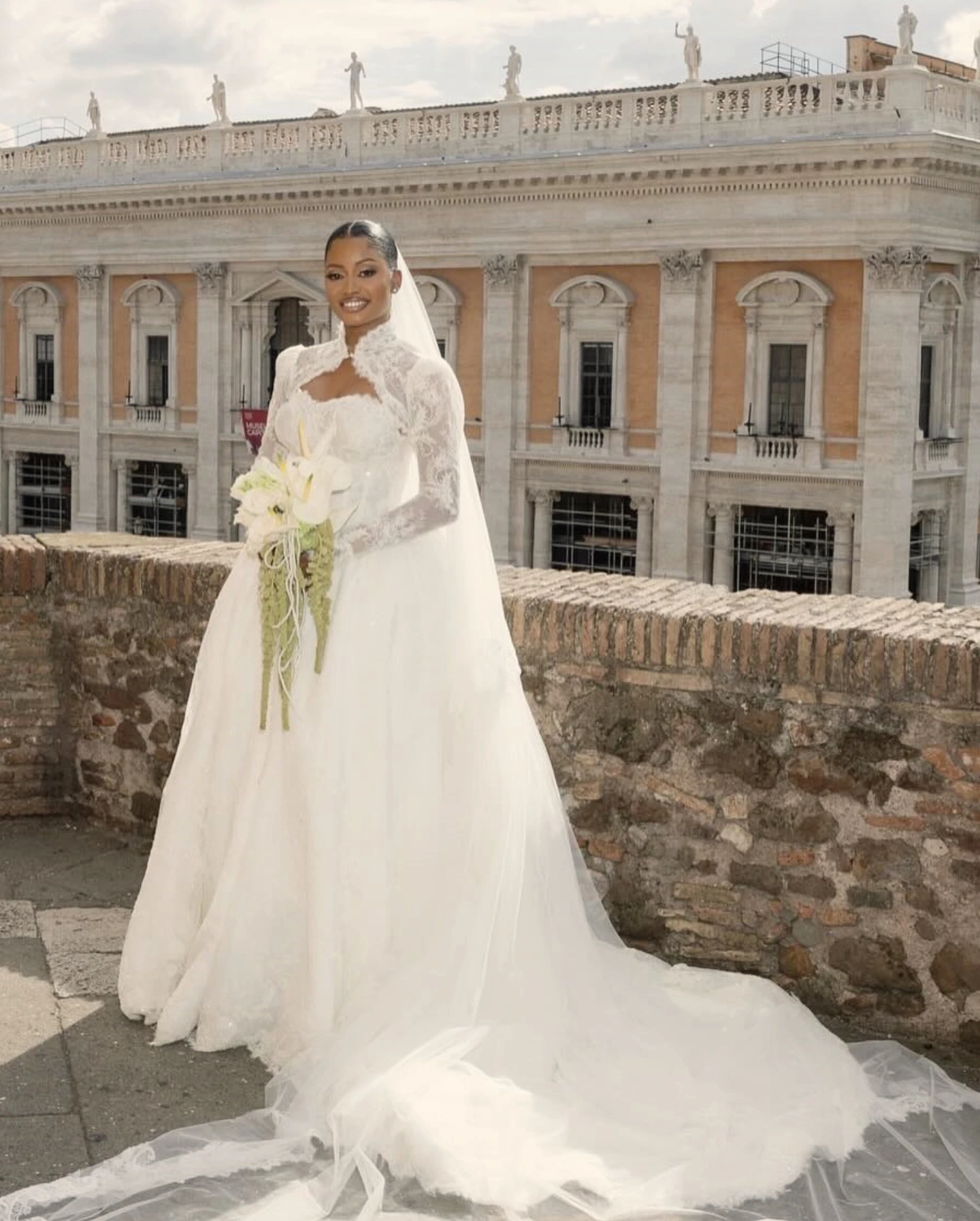 

Customized Luxurious Ball Gown Wedding Dress High Neck Lace Long Sleeve Bridal Gown with Detachable Train Vestidos De Novia