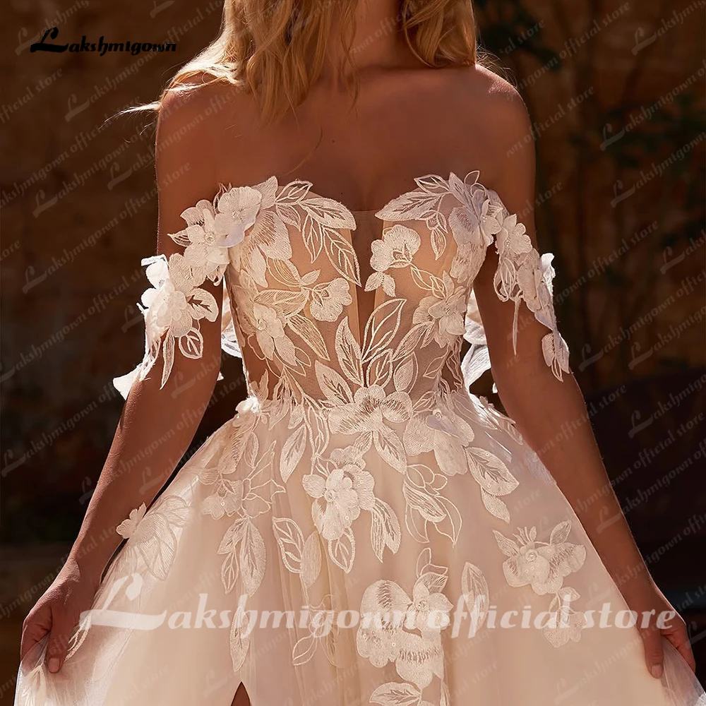 Lakshmigown Hochgeschlitzte A-Linien-Hochzeitskleider mit Off-Shoulder-Ausschnitt, Applikationen und Spitze, Maßgeschneiderte Landhaus-Brautkleider – Detail 7
