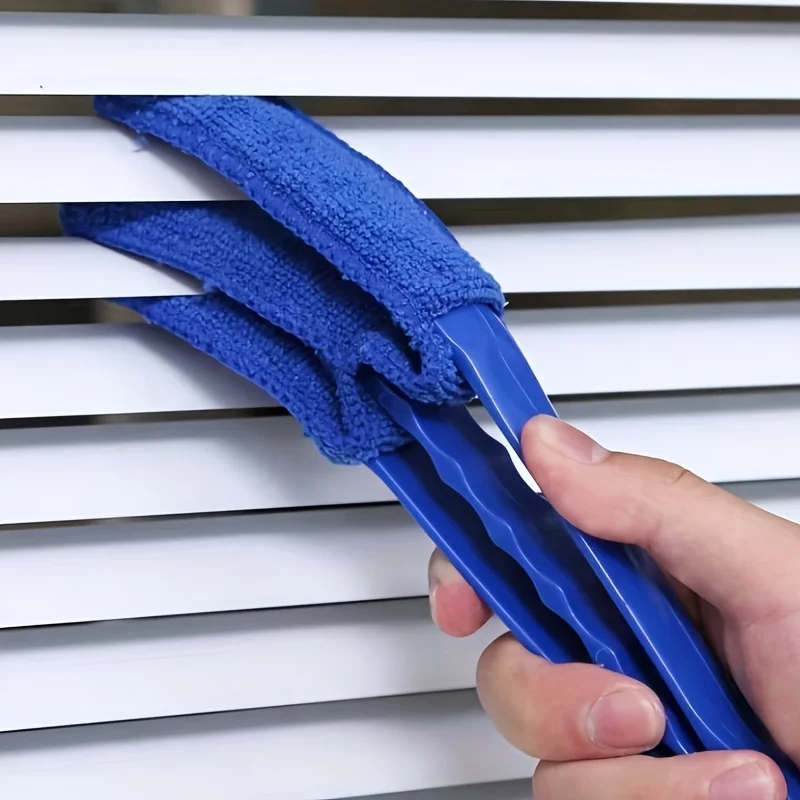 Re-usable Window Cleaning Brush - Easy to Use and Washable - Suitable for Blinds, Blackout Curtains, and Drapes
