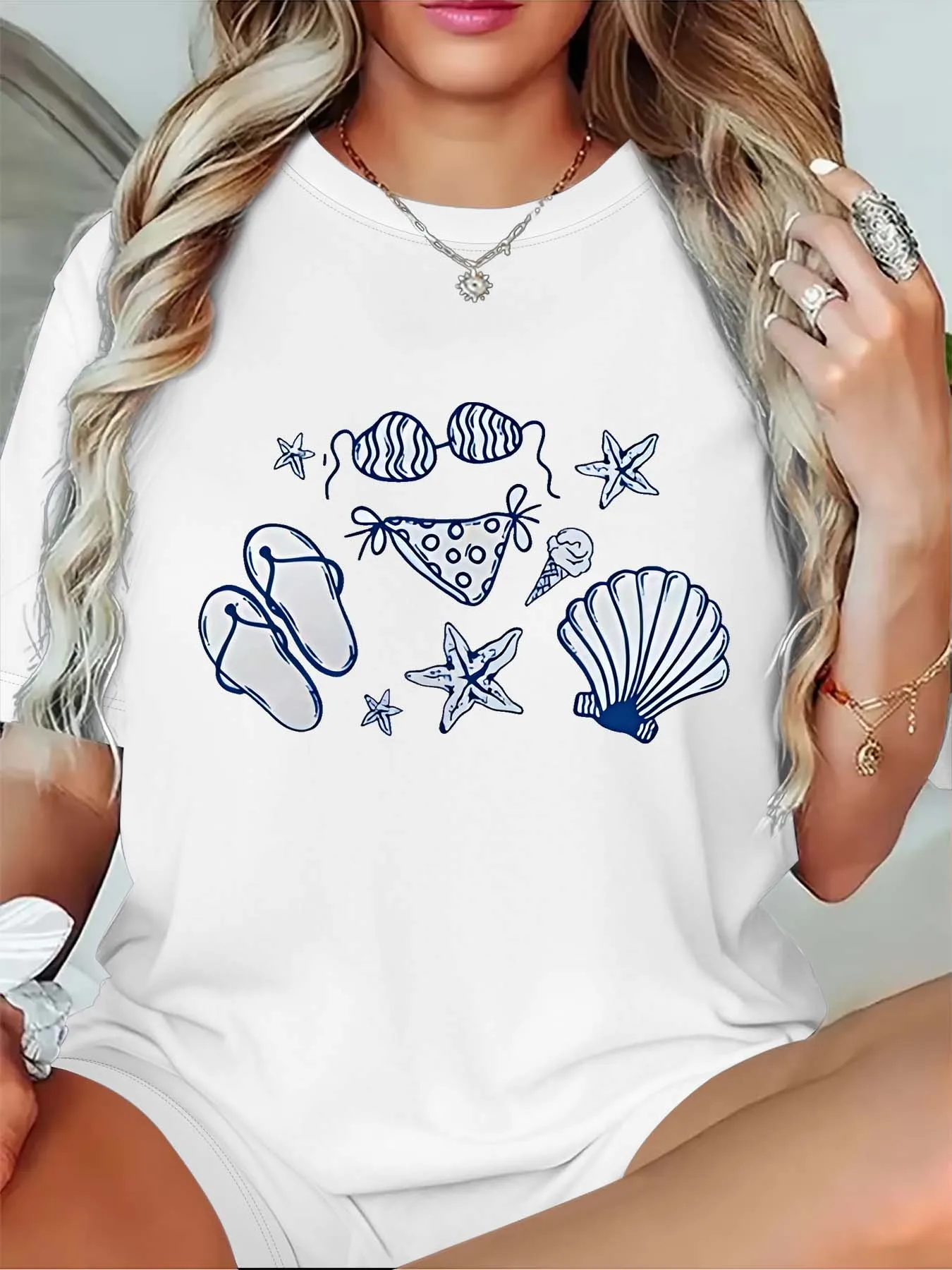 

Женская пляжная футболка больших размеров с тематическим принтом — белый летний повседневный топ