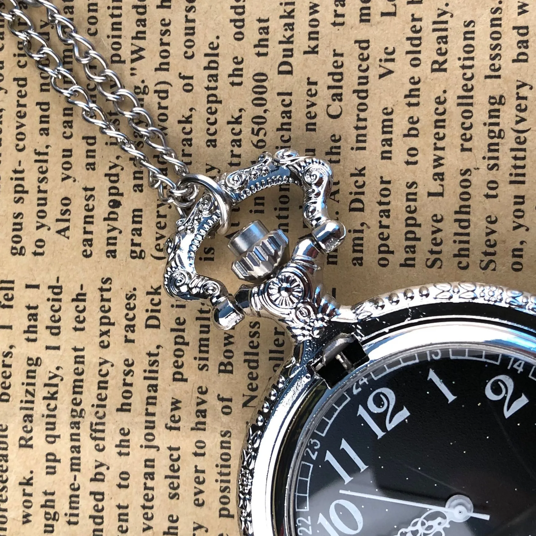 Silver Hollow Gear Compass Quartz Pocket Watch Arabic Numerals Necklace Pendant Clock Men Women Students Gift Popular Decoration
