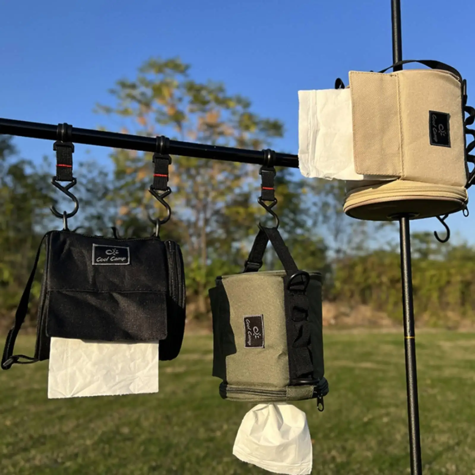 Hanging Tissue Pouch Versatile Camping Paper Towel Holder Easy to Access Portable Tissue Bag for Picnic