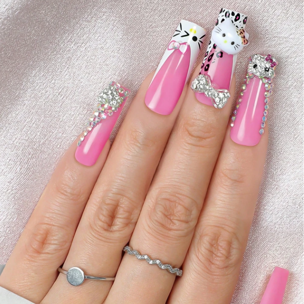 24 stuks lange doodskist nagelpatches luipaardpatroon Franse schattige hellokitty metalen diamant 3D boog draagbare nagels voor dagelijks en feestkleding