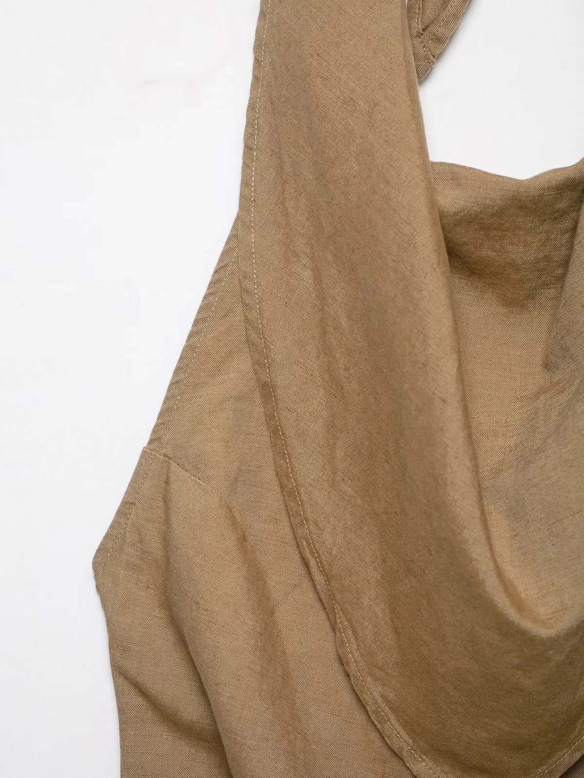 KONDALA Vintage Khaki Einfarbiger Damenanzug, Neckholder Ärmellos Rückenfrei Plissiert Schmal Geschnittene Weste, Weite Hose, Modische Elegante Sets für Herbst 2026 – Detail 13