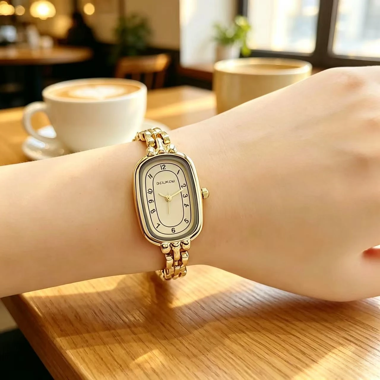 New oval shaped women's watch, women's watch bracelet watch, student compact high-end watch, quartz watch