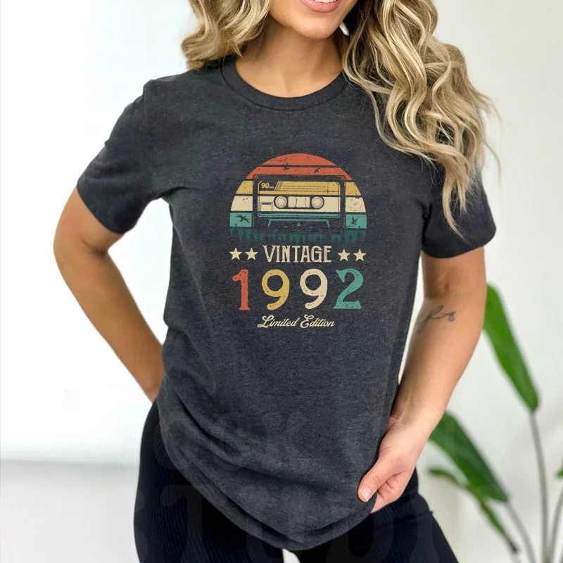 Born In 1992 32nd 32 Years Old Birthday Women T Shirt Cotton Retro Sunset Tape Graphic Tee Black Ladies T-Shirt Clothes