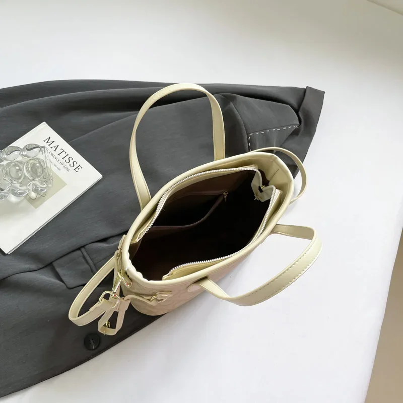 トレンディで洗練された女性用ショルダーバッグ、有名デザイナーによるレザークロスボディメッセンジャートートハンドバッグ、エレガントな女性向け