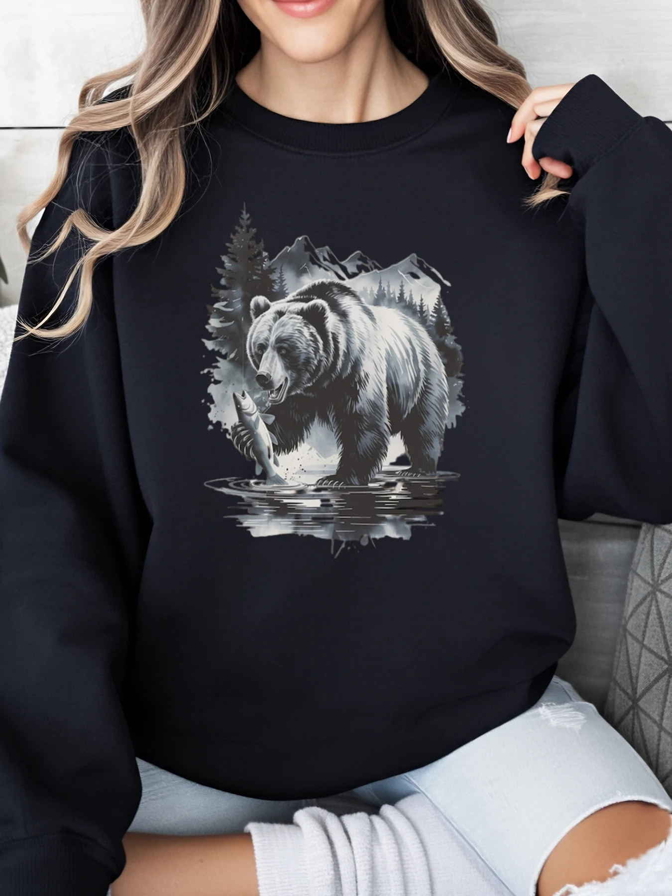الدب الصيد الجبل المشهد طباعة هالوين Crewneck البلوز المرأة ملابس خارجية غير رسمية أسود حجم كبير
