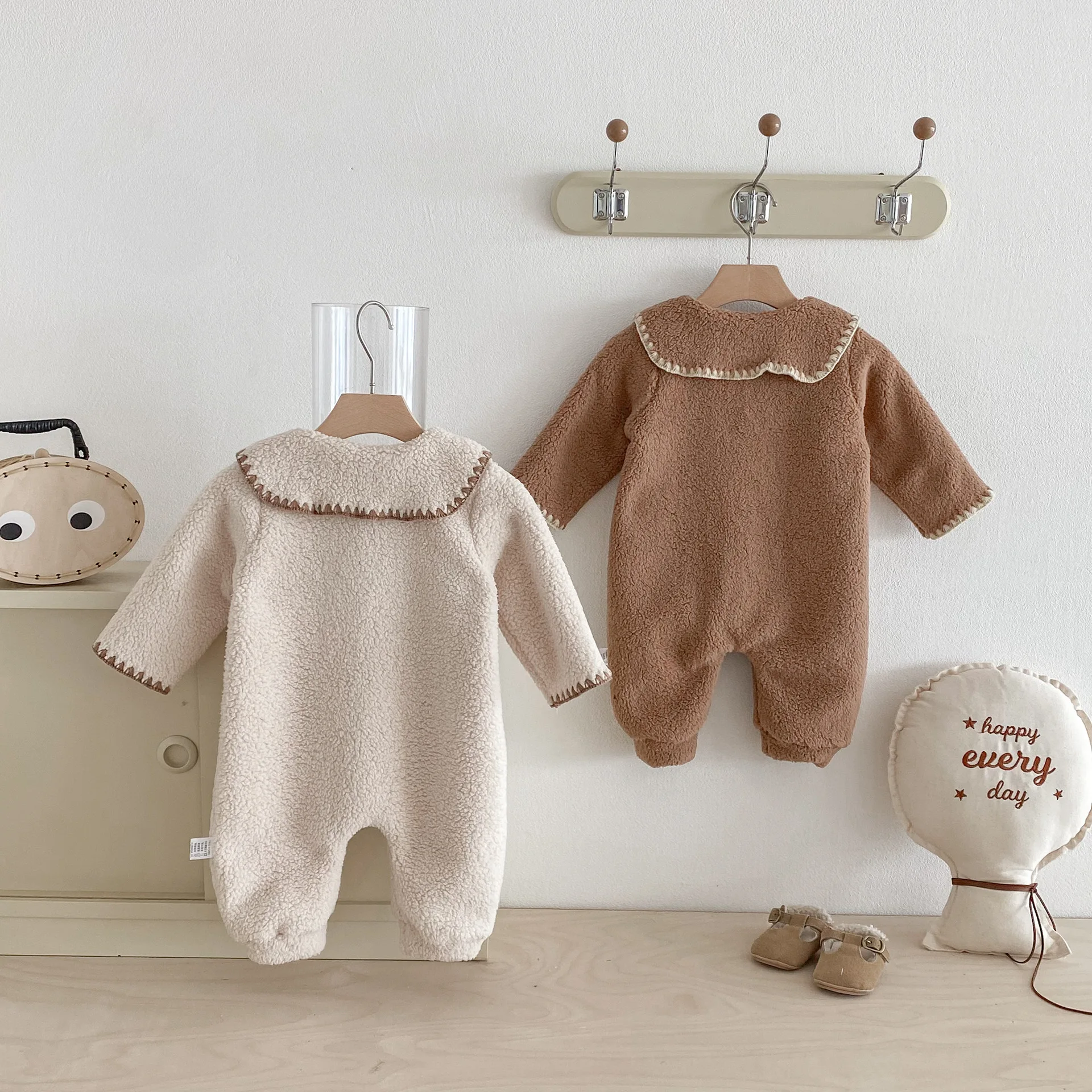 ZOETOPKID Winter-Strampler für Babys mit Revers und Fleece-Futter, langärmelig, für Jungen und Mädchen, Plüsch-Overall mit langen Ärmeln. – Detail 3