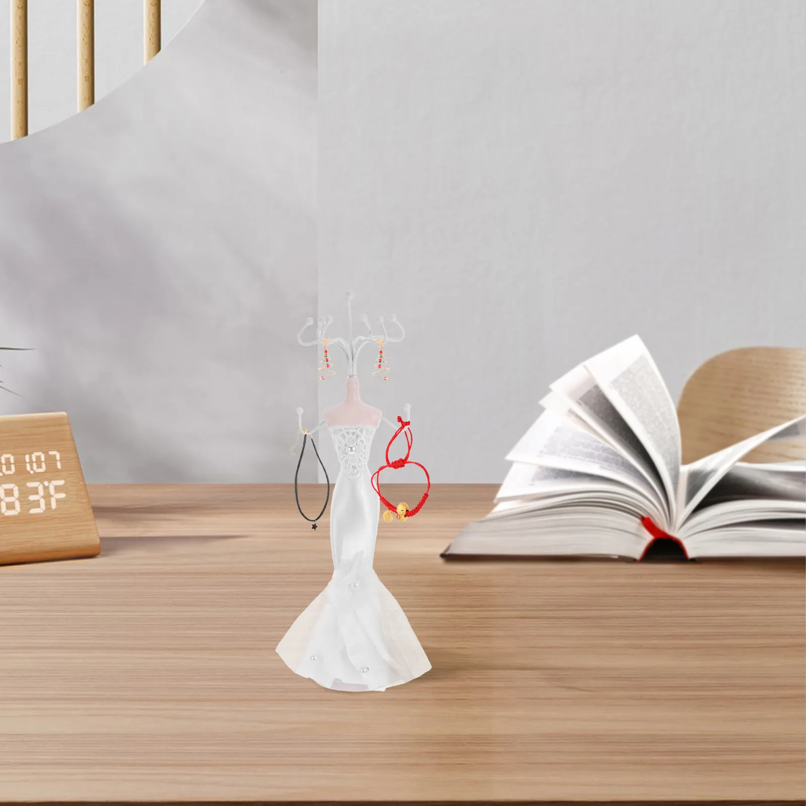 

Элегантная подставка для демонстрации ювелирных изделий: серег, колец, браслетов, ожерелий. Белый органайзер-манекен для украшений, для свадебного декора и домашнего интерьера.