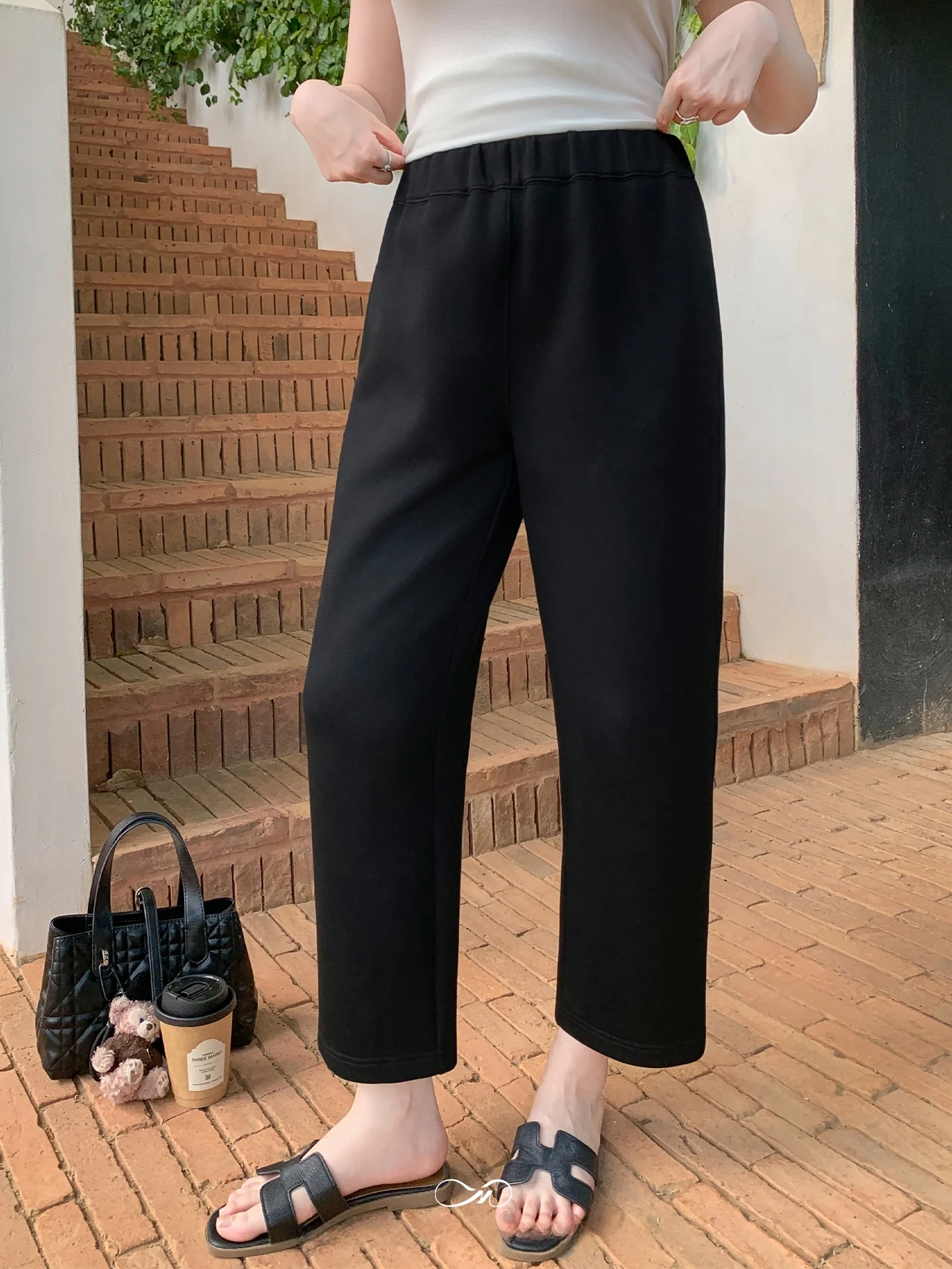 

Новинка: Женские брюки больших размеров для повседневной носки, из дышащей ткани, укороченные (7/8), прямого кроя, из комфортной смеси хлопка и полиэстера.