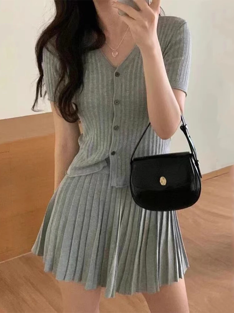 

Chic Summer Vintage Slim Fit ort Sve Knitted Top High Waist Pleated Skirt Set Faionable Versatile Women's Ensemble